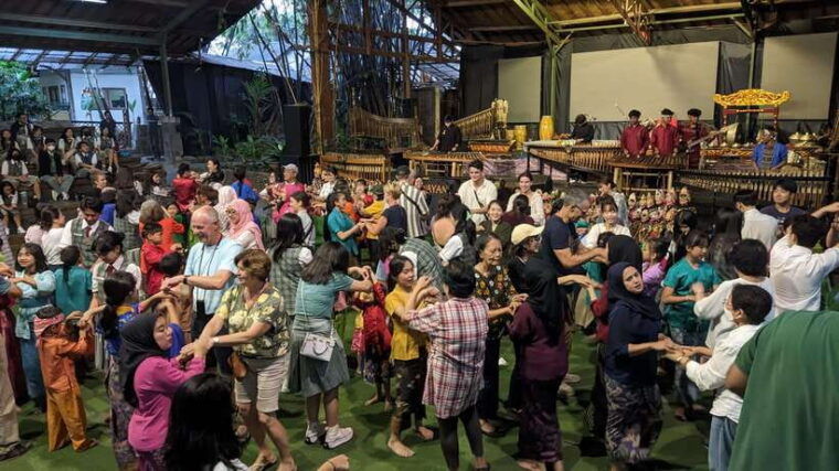 bandung-tangkuban-parahu-volcano-surrounding-areas-tour