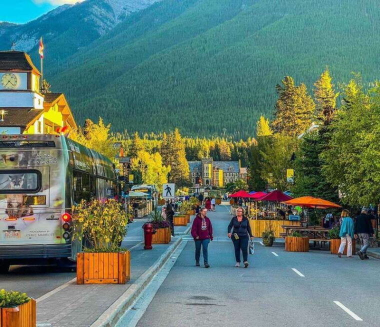 banff-gondola-hot-spring-and-three-lakes-tour