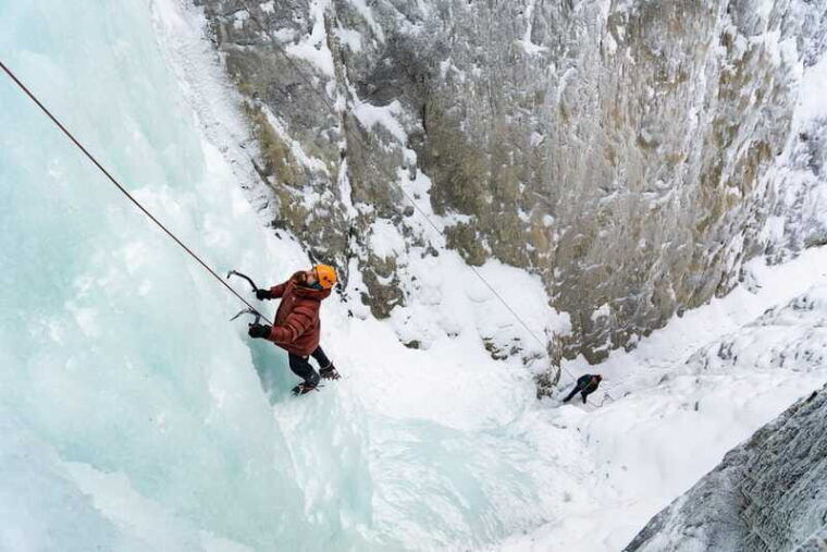 banff-introduction-to-ice-climbing-for-beginners