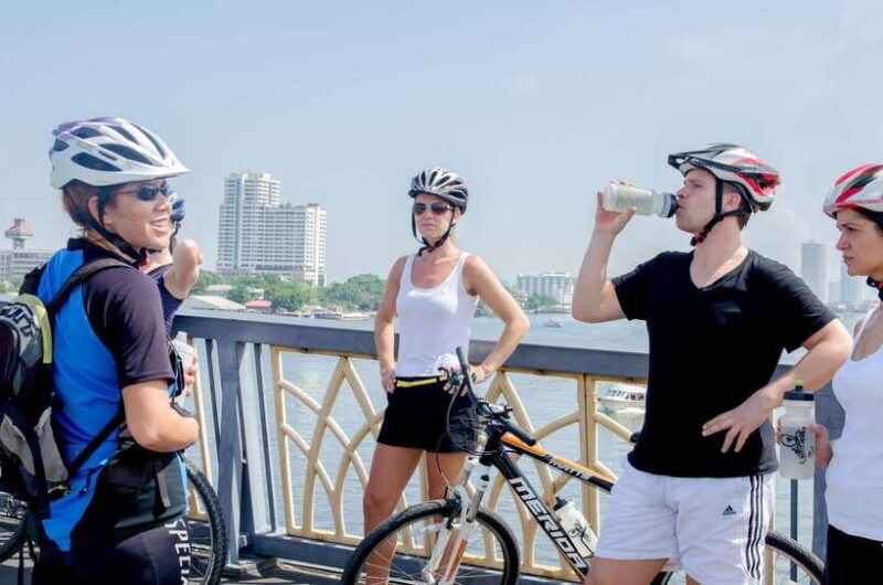 bangkok-backstreets-and-historic-with-temples-bike-tour
