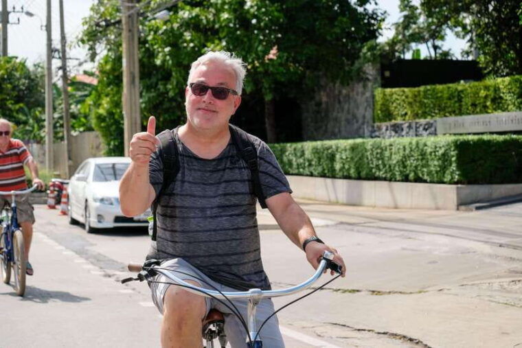 bangkok-beyond-the-city-bike-tour-with-local-snack