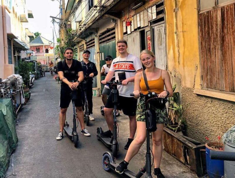 bangkok-riverside-e-scooter-adventure-with-streetfood-snack