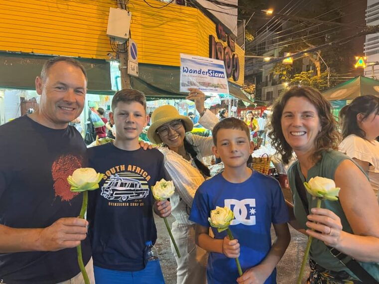 bangkok-tuk-tuk-by-night-with-chinatown-street-food-meal