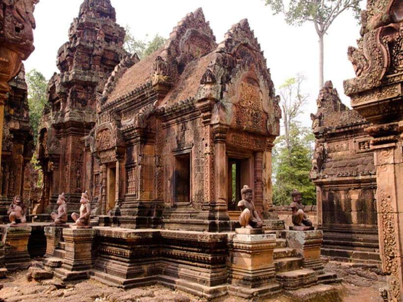bantreay-srei-lady-temple-kbal-spean-and-landmine-museum