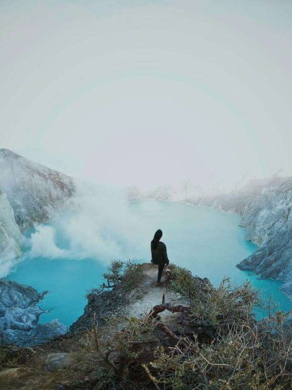 banyuwangi-beautiful-of-ijen-crater-with-local-guide