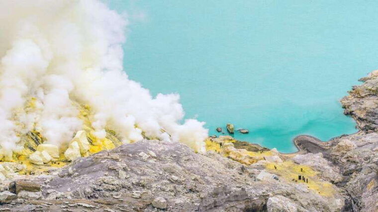 banyuwangi-ijen-crater-bluefire-and-sunrise-guided-trek