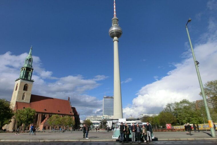 berlin-sightseeing-tour-in-classic-volkswagen-t1-samba-bus