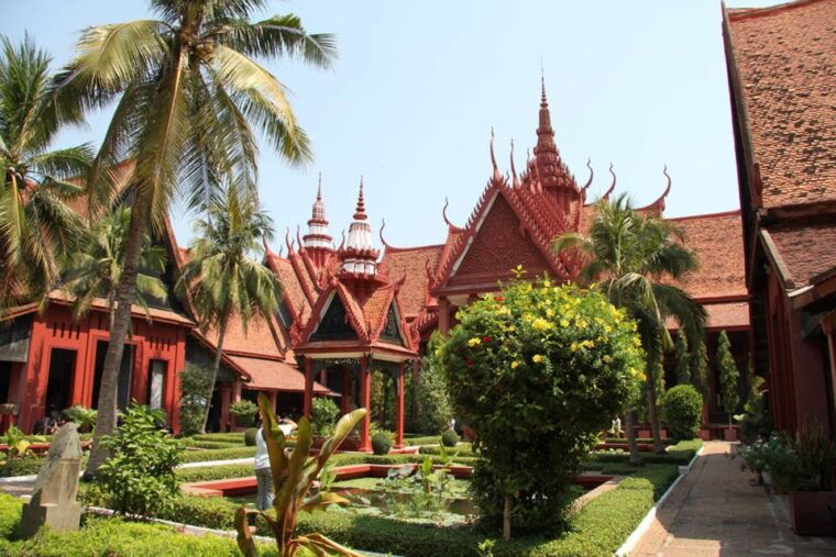 best-of-phnom-penh-half-day-private-city-tour