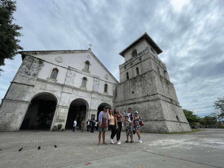 bohol-chocolate-hills-tarsiers-loboc-river-shared-tour