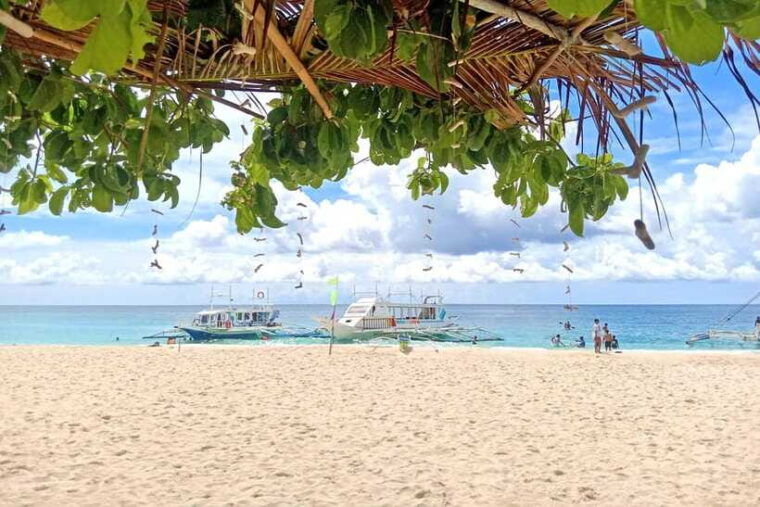 boracay-island-hopping-boat-tour-with-crystal-cove-entry