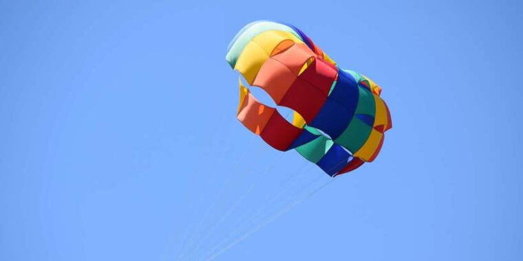 boracay-solo-or-tandem-parasailing-experience