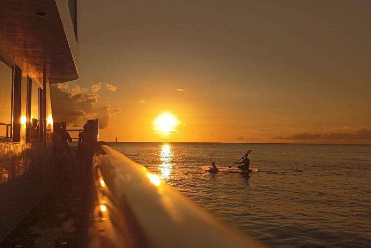 boracay-sunset-boat-party-with-snacks