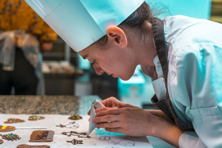 bruges-chocolate-making-workshop-and-chocolate-museum-entry
