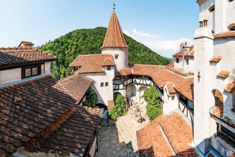bucharest-peles-castle-dracula-castle-and-brasov-day-trip
