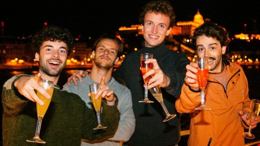 budapest-sunset-sightseeing-cruise-with-unlimited-cocktails