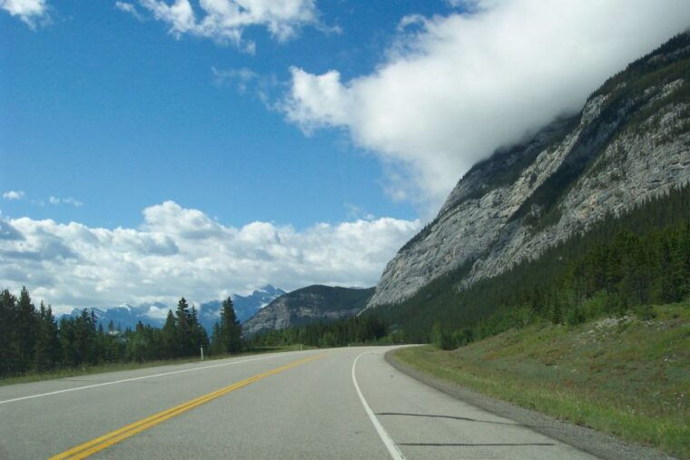 calgary-lake-louise-smartphone-audio-driving-tour