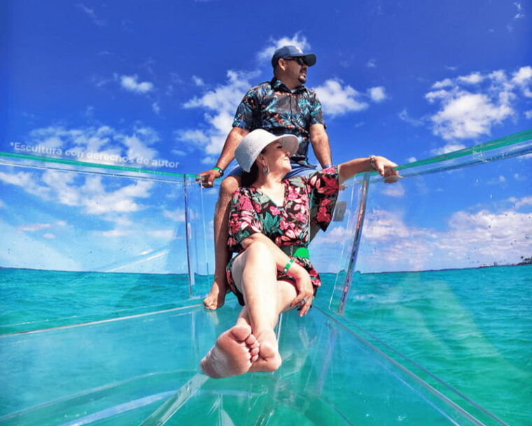 cancun-boat-trip-with-transparent-bottom-and-drinks