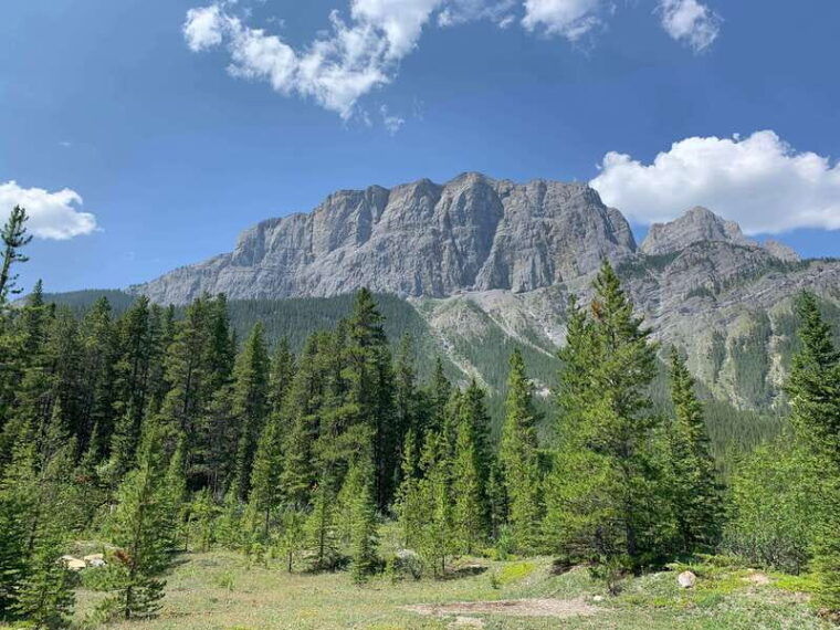 canmore-lost-towns-and-untold-stories-hiking-tour-3hrs
