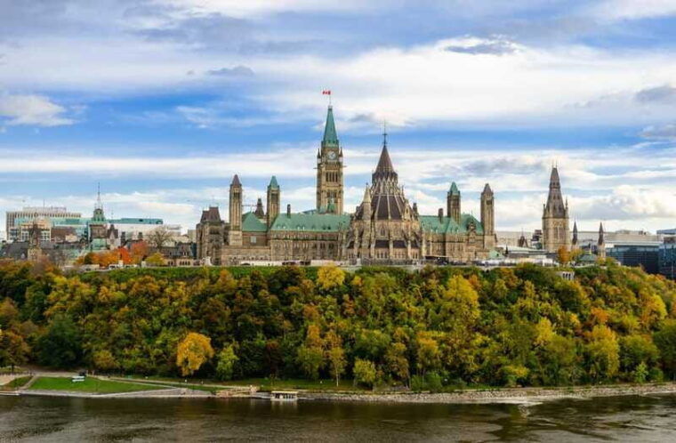 captivating-ottawa-walk-historic-and-cultural-highlights