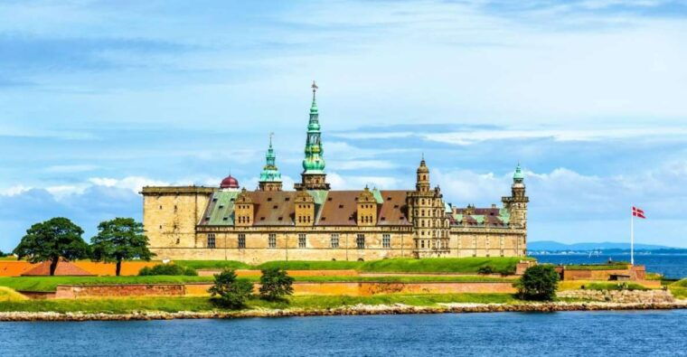 castles-of-kronborg-and-frederiksborg-from-copenhagen-by-car-2