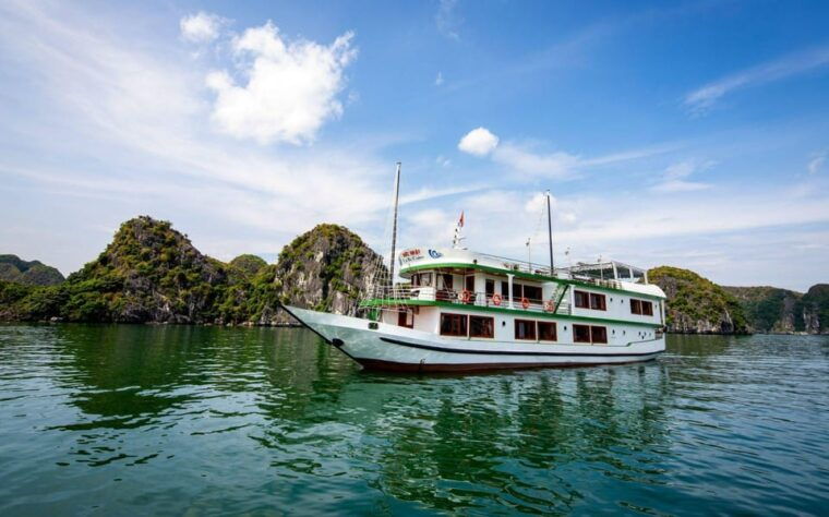 cat-ba-island-halong-lan-ha-bay-cozy-boat-biking-kayak