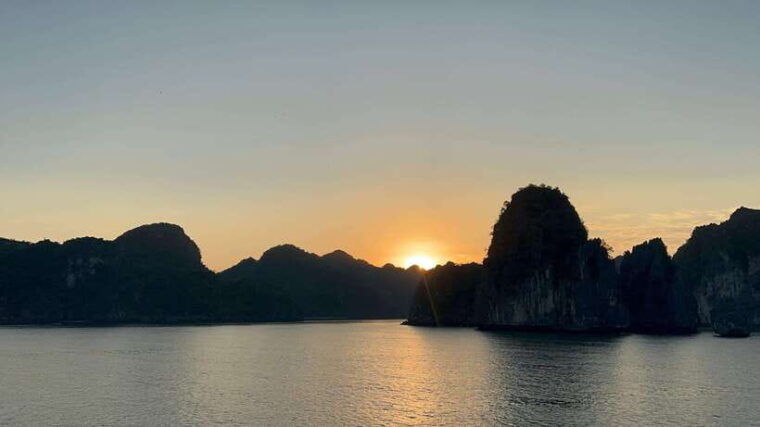 cat-ba-sunset-bioluminescent-kayaking-on-lan-ha-bay