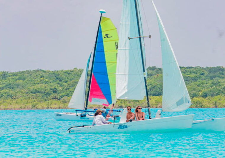 catamaran-through-the-bacalar-lagoon-and-make-new-friends