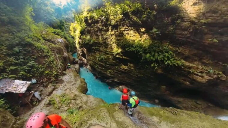 cebu-kawasan-falls-canyoneering-tour-with-ziplining