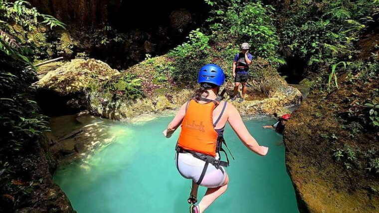 cebus-wild-waters-pescador-snorkeling-canyoneering-rush