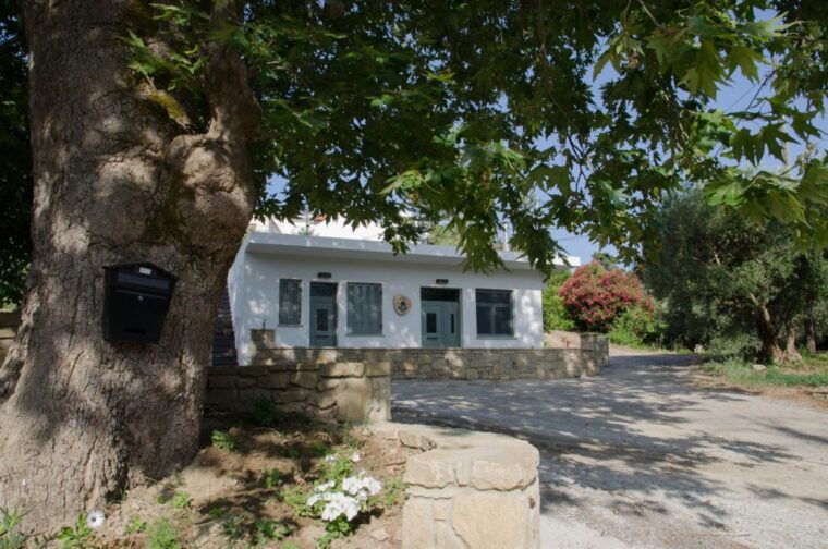 chania-5-wine-tasting-with-locals-in-village-near-kissamos