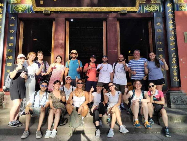 chengdu-giant-panda-and-leshan-buddha-day-trip