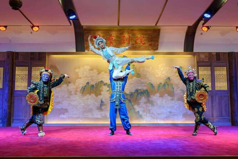 chengdu-sichuan-opera-show-furong-guocui-covered-bowl-tea