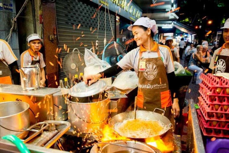 chiang-mai-evening-sightseeing-and-local-food-guided-tour