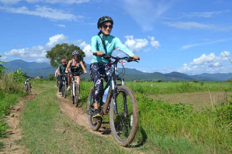 chiang-mai-sticky-waterfall-lake-kayak-and-cycling-tour