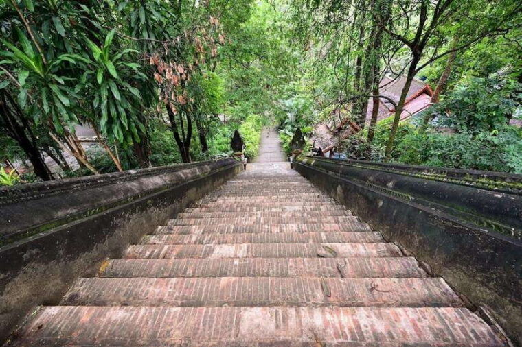 Chiang Mai:Wat Phra That Doi Suthep & Wat Umong Evening Tour - Customer Ratings and Reviews