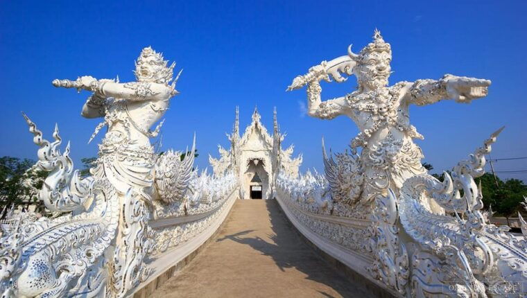 chiang-rai-3-temples-golden-triangle-boat-riding