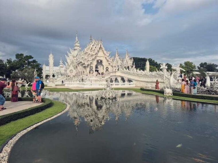chiang-rai-half-day-temple-tour-in-chiang-rai-8-am-1-pm