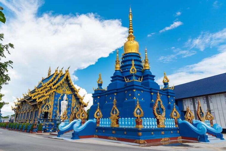 chiang-rai-tour-white-blue-big-buddha-redtemples