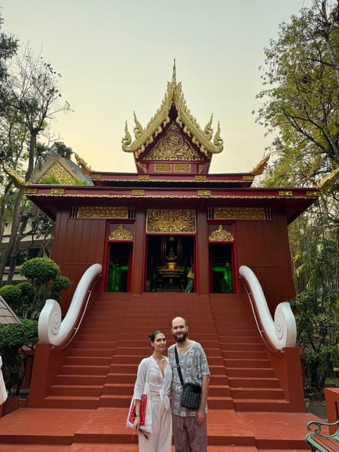 chiang-rai-white-blue-temples-and-emerald-bhudda-story