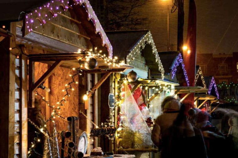 christmas-magic-old-montreal-walking-tour