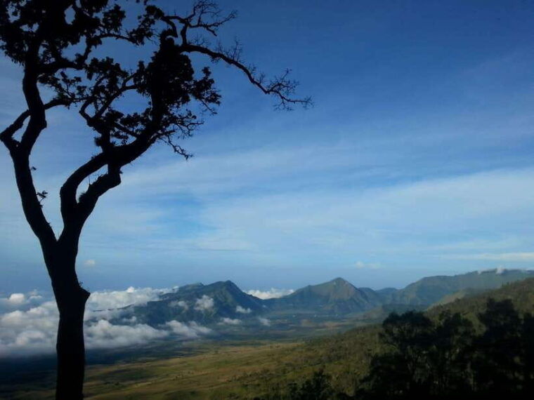 climb-to-senaru-crater-rim-and-second-summit