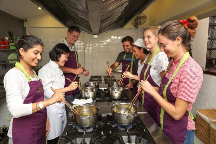 cooking-class-with-ben-thanh-market-visit