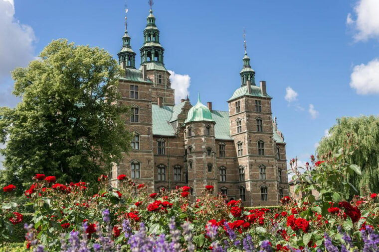 copenhagen-private-walking-tour-with-amalienborg-palace