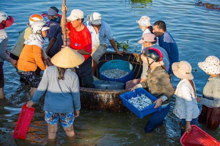 cultural-cruise-discover-hoi-ans-treasure-rhum-production