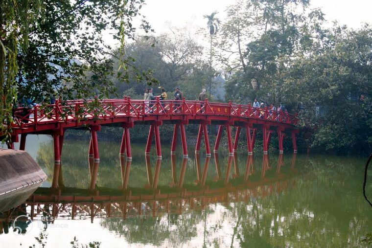 cycling-tour-in-hanoi-old-quarter-red-river-delta
