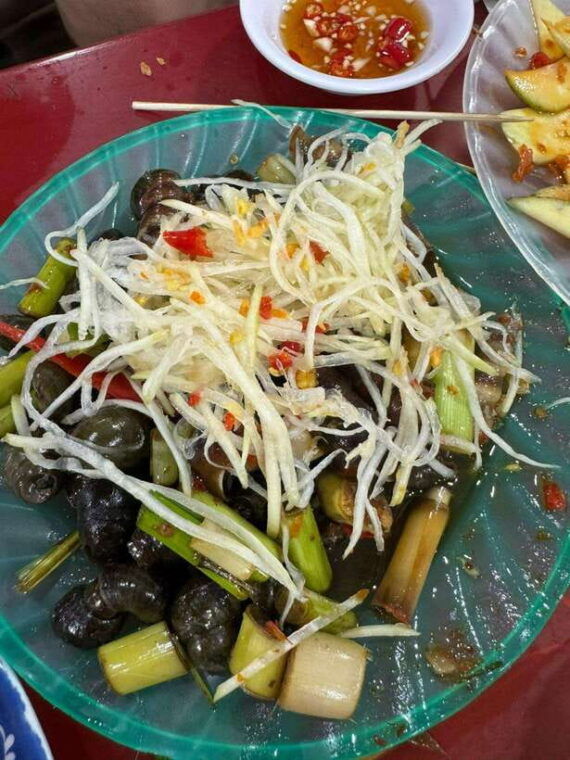 da-nang-city-street-food-private-tour-by-motorbike-car