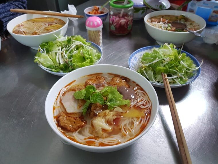 da-nang-con-market-and-seafood-street-experience