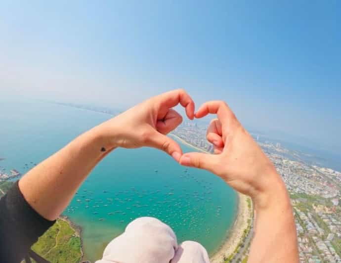 da-nang-monkey-mountain-paragliding-experience