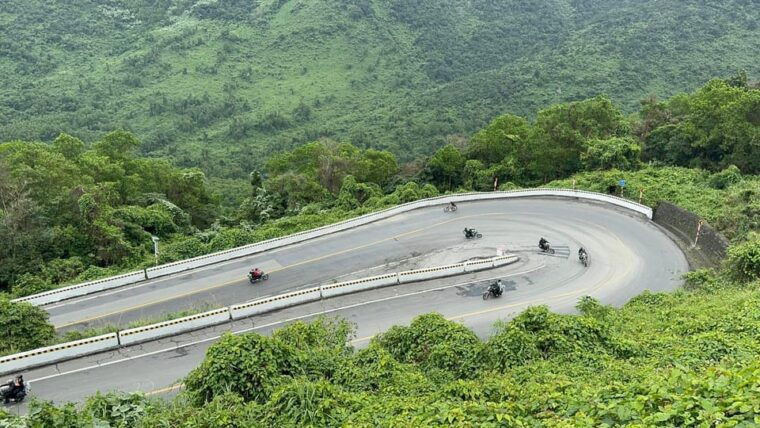 day-trip-motorcycle-in-hai-van-pass