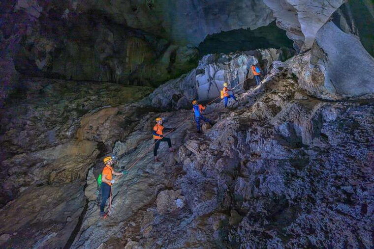 dong-hoi-expedition-cha-loi-cave-like-tarzan-in-the-jungle